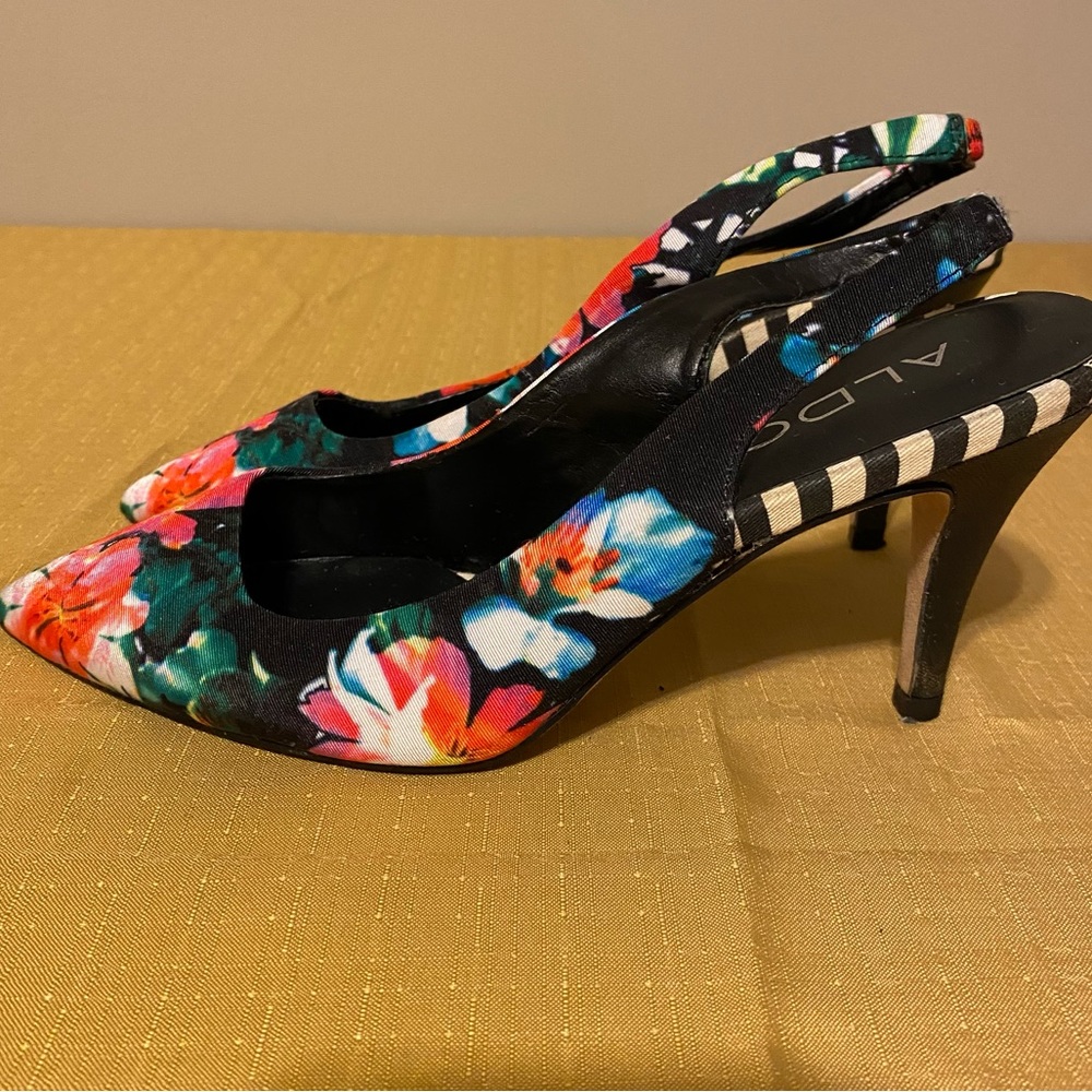 Aldo heels beautiful bright floral print size 6.5